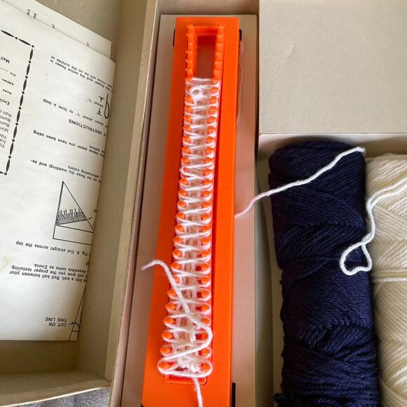 Vintage Pastime Knit A Scarf Craft Kit Toy No Knitting Needle Original Yarn Loom - Picture 4 of 9